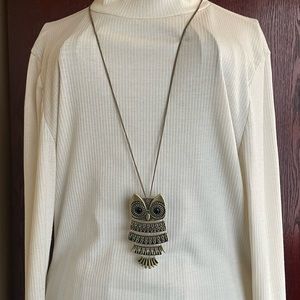 This fun necklace can also be worn as a pin. Love the length on this necklace!